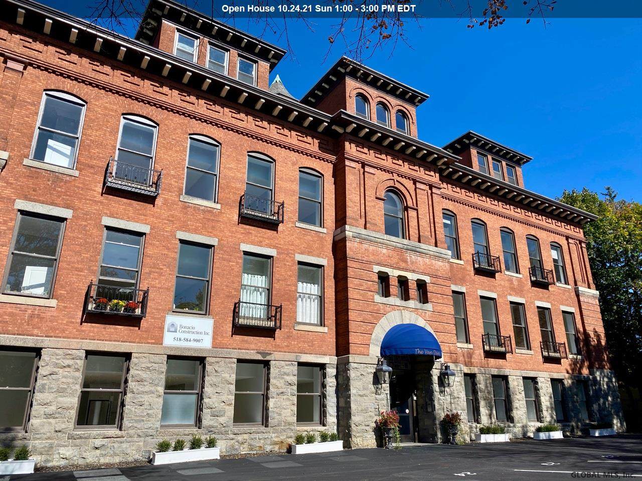 77 Van Dam St - Photo 1