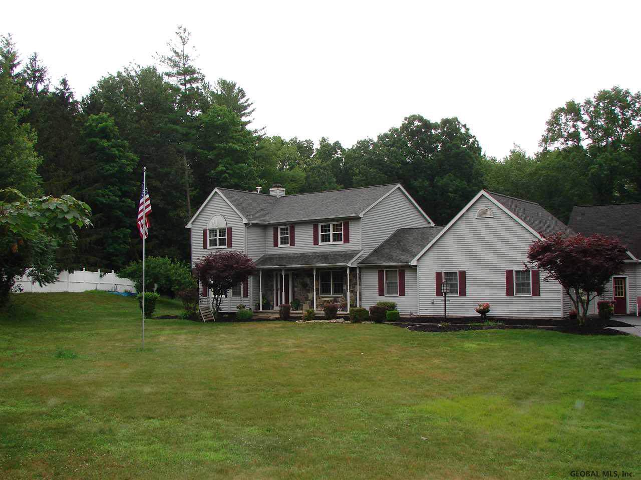 27 Cayuga Ct - Photo 1