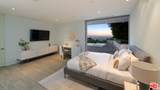 7080 Mulholland Dr - Photo 18