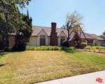 742 Schumacher Dr - Photo 3