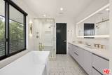 3147 Hollyridge Dr - Photo 9