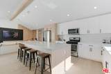 19602 Hamlin St - Photo 7