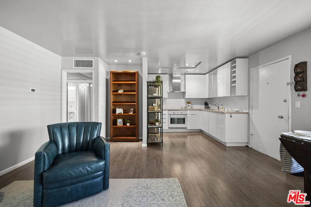 970 Palm Ave - Photo 1