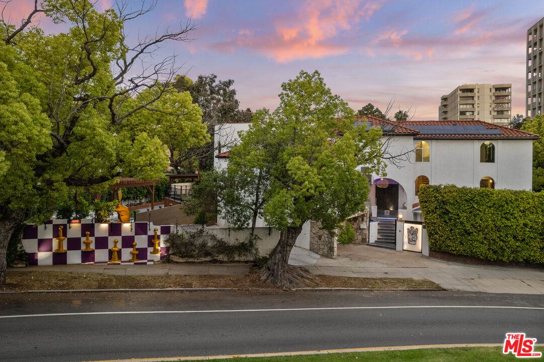 2240 Hillhurst Ave - Photo 1