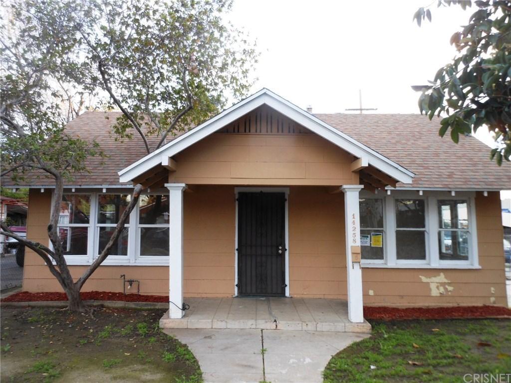 6220 Tyrone Avenue, Van Nuys, CA 91401 (#SR16752268) :: Paris and Connor MacIvor