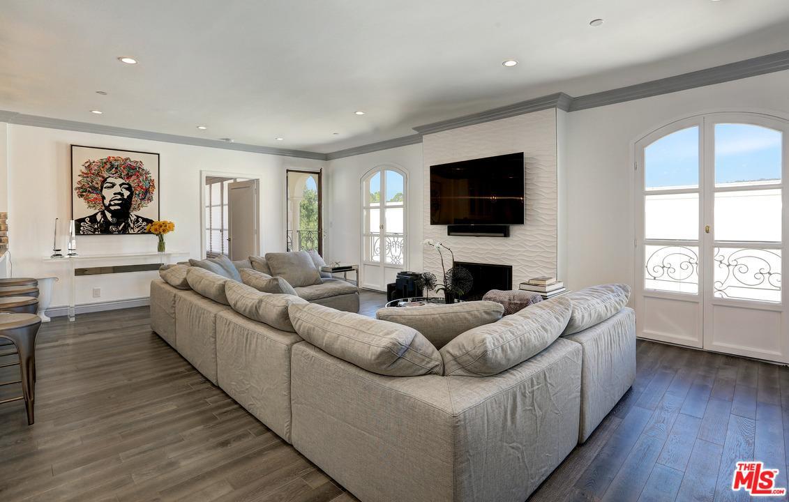 9249 Burton Way - Photo 1
