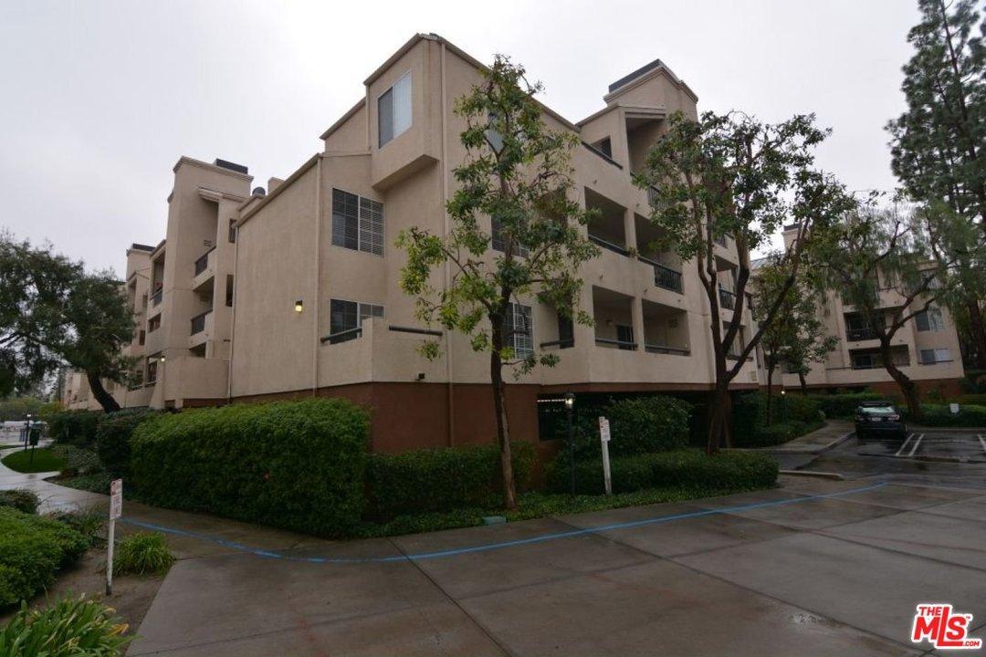 21520 Burbank - Photo 1