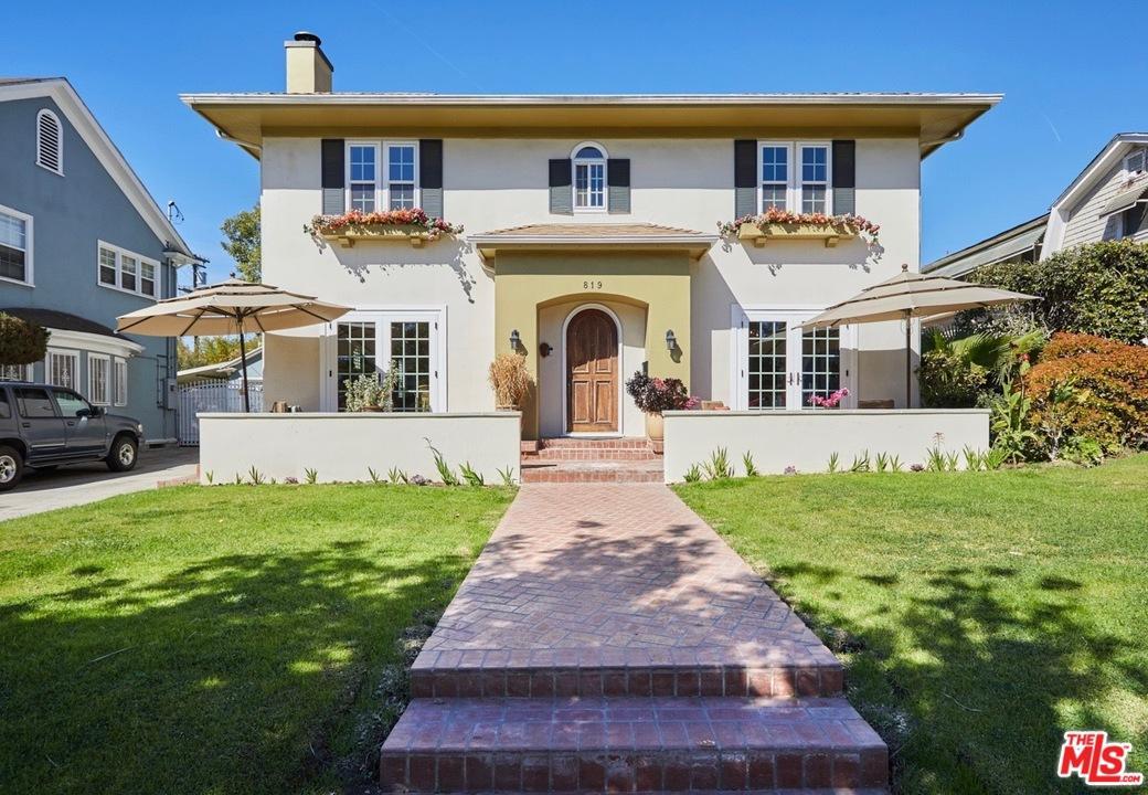 819 5TH Avenue - Photo 1