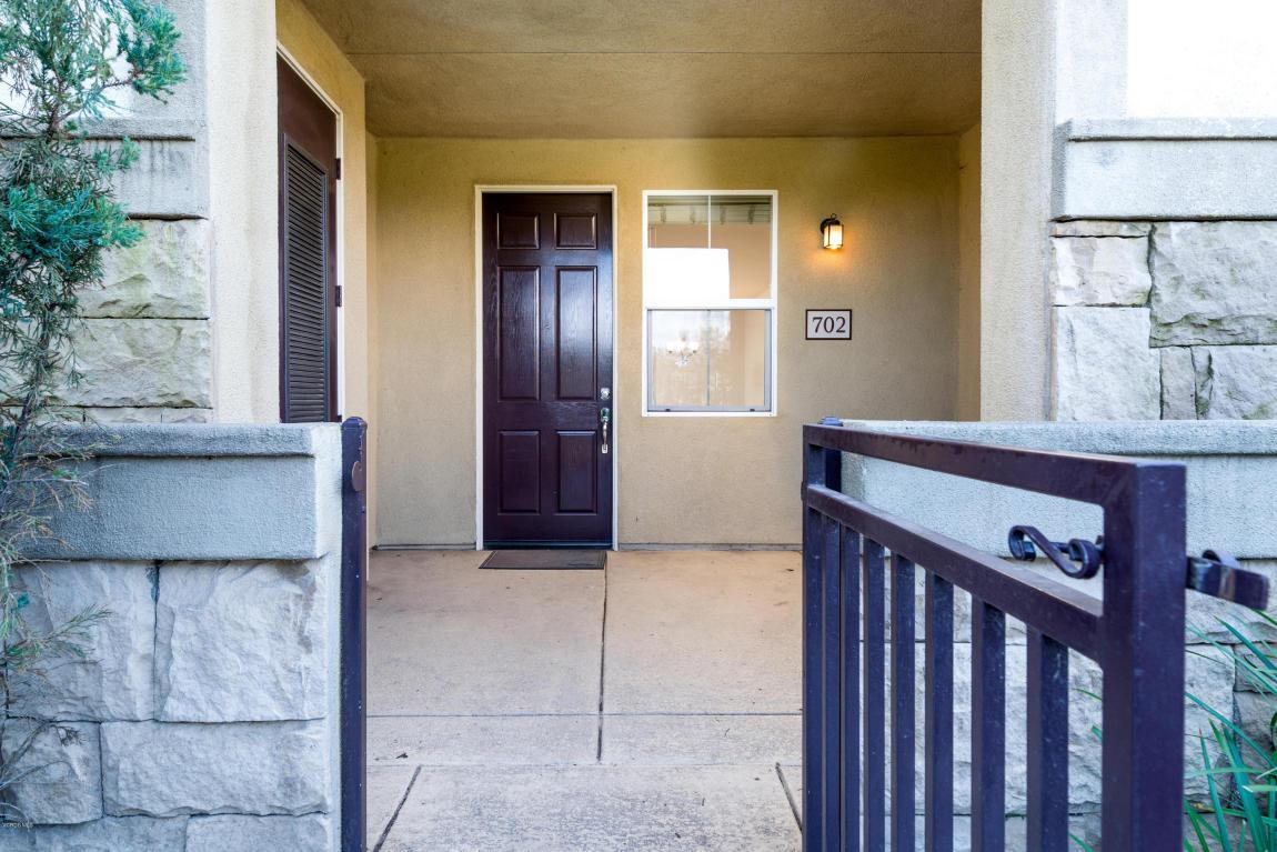 208 Riverdale Court - Photo 1