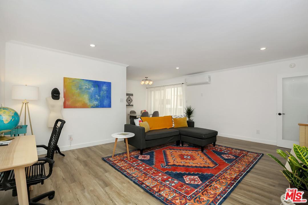 960 Larrabee Street - Photo 1