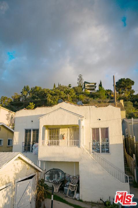 2048 Isabel Street - Photo 1