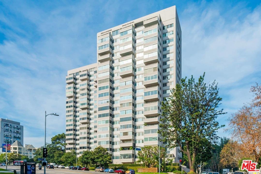 875 Comstock Avenue - Photo 1