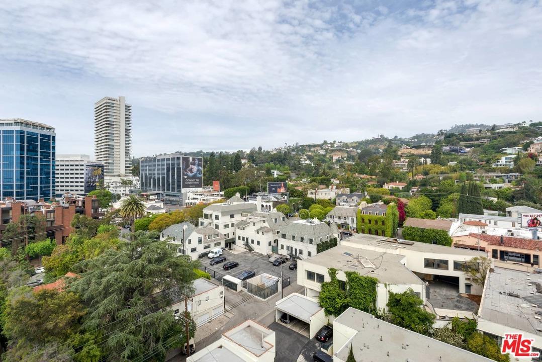 999 Doheny Drive - Photo 1