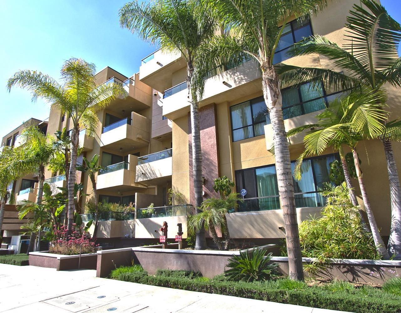 871 Crenshaw Boulevard - Photo 1