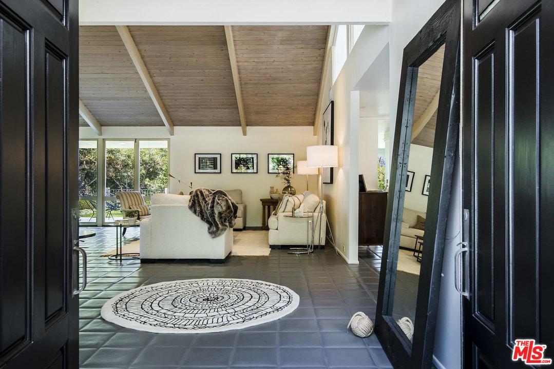 1610 Lindamere Place - Photo 1