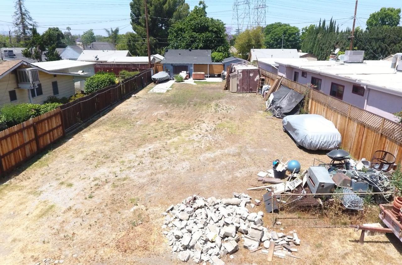 1105 Kenwood Street - Photo 1