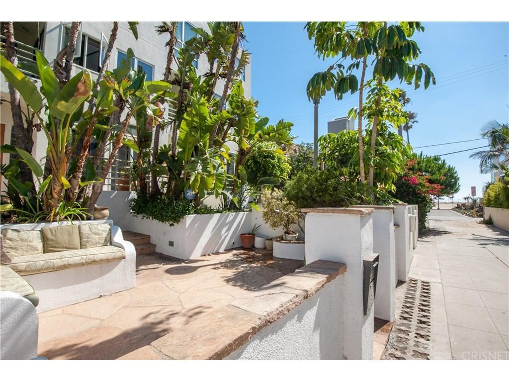 18 Voyage Street - Photo 1