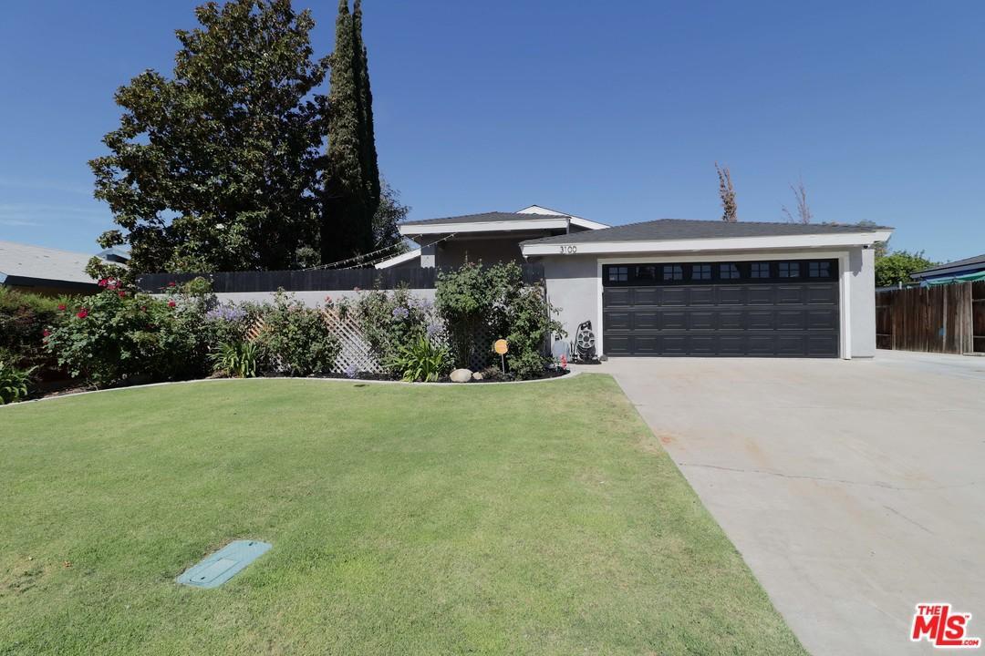 3100 Oakridge - Photo 1
