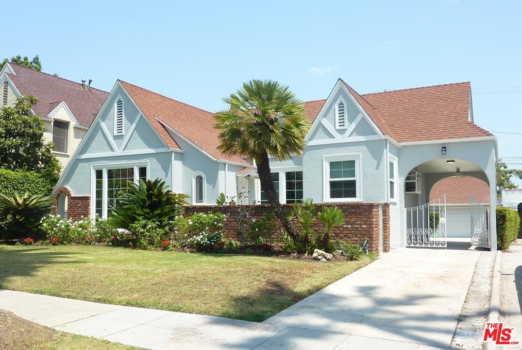 204 Palm Drive - Photo 1