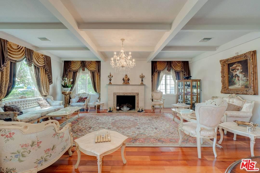 138 Doheny Drive - Photo 1