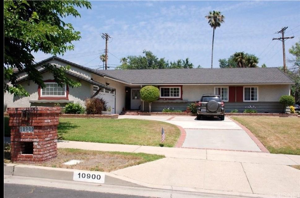 10900 Baird Avenue - Photo 1