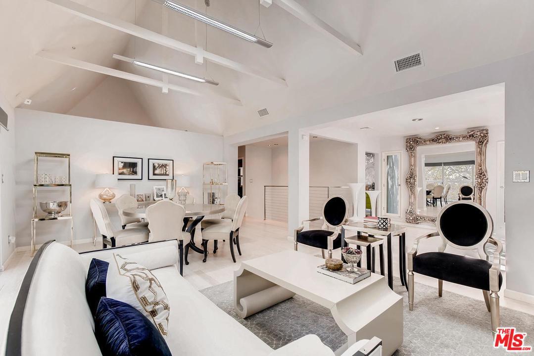2212 Laurel Canyon - Photo 1