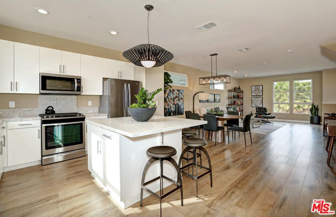 2700 Chaucer - Photo 1