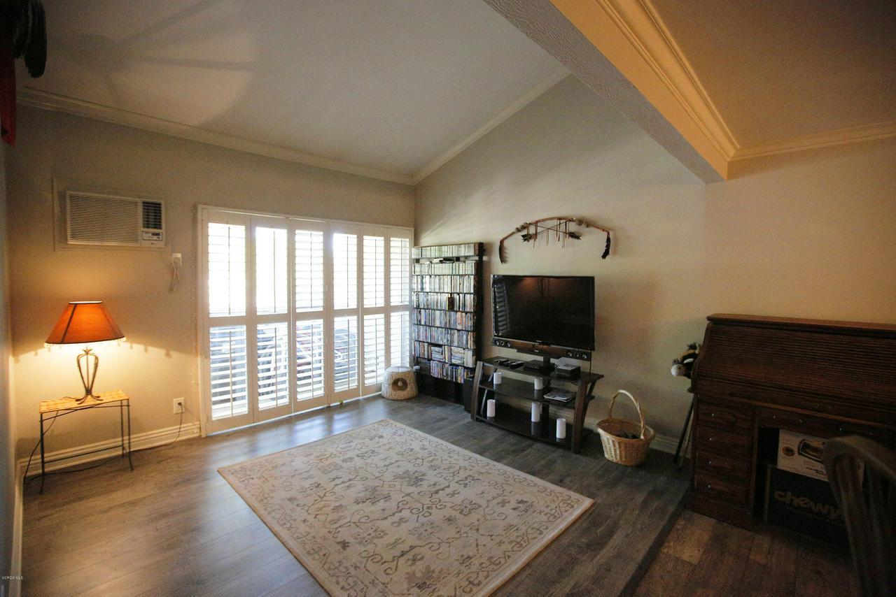 28915 Thousand Oaks Boulevard - Photo 1
