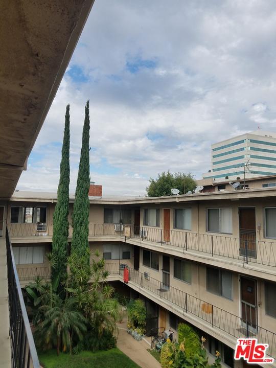 211 California Avenue - Photo 1