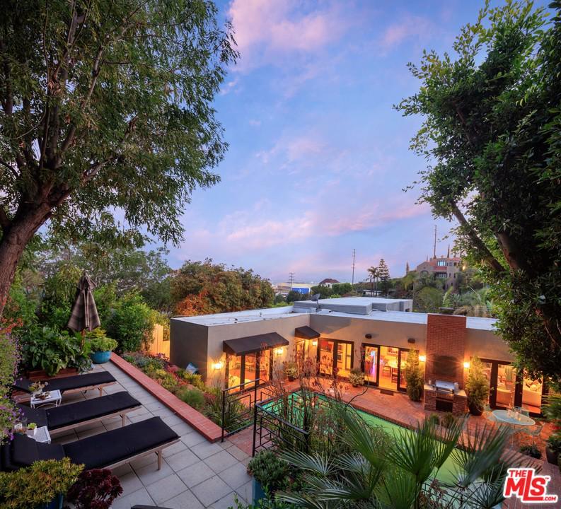1444 Queens Road - Photo 1
