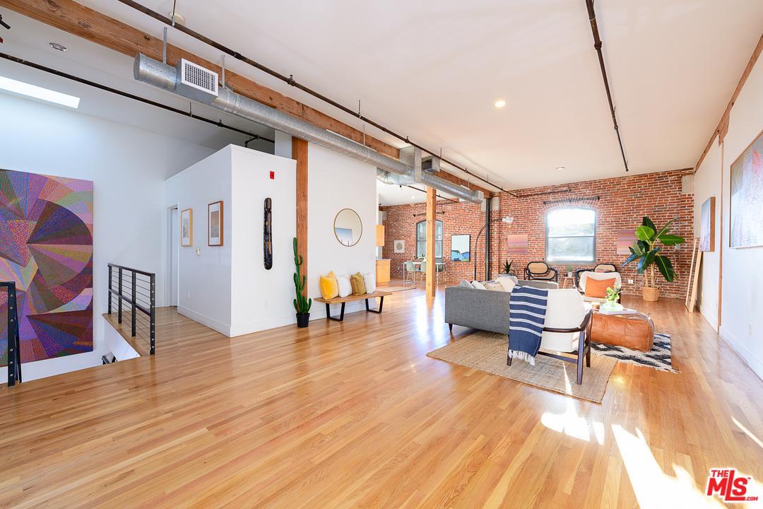 215 Santa Fe Avenue - Photo 1