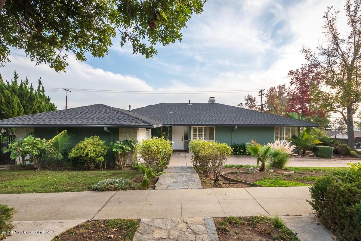 3760 Edgeview Drive - Photo 1