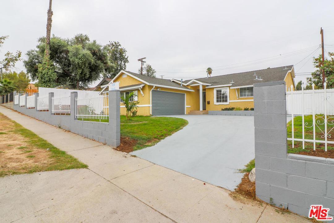 11005 Borden Avenue - Photo 1