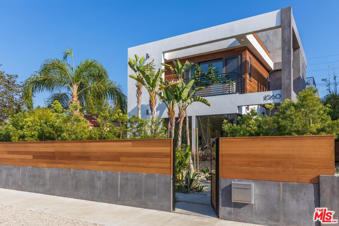 1060 Palms - Photo 1