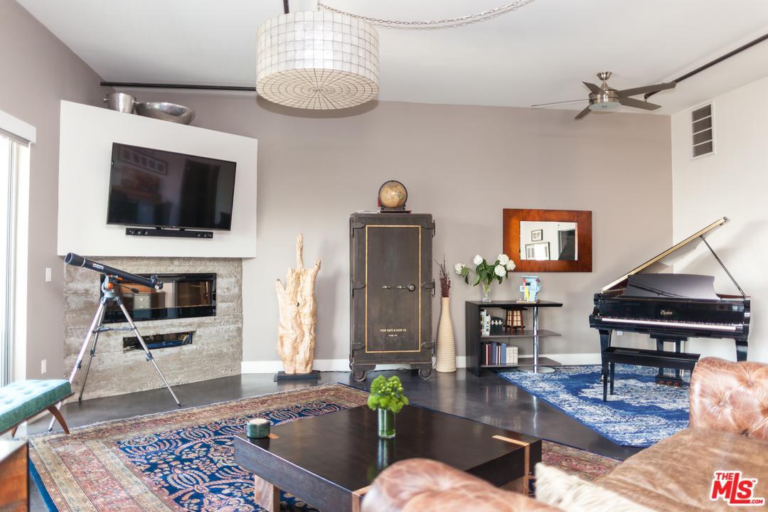825 4TH Street - Photo 1