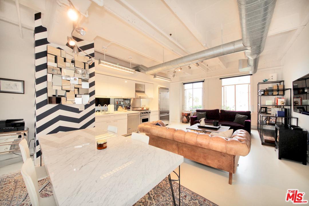 6253 Hollywood Boulevard - Photo 1