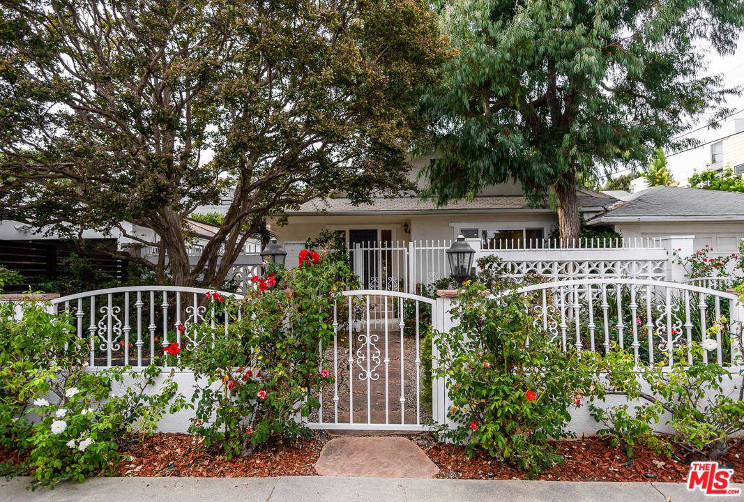 11963 Victoria Avenue - Photo 1