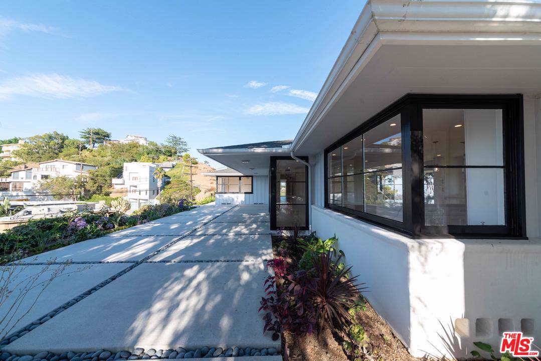 7261 Mulholland Drive - Photo 1
