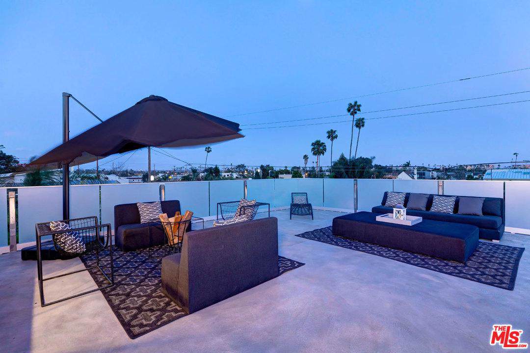 736 Sunset Avenue - Photo 1