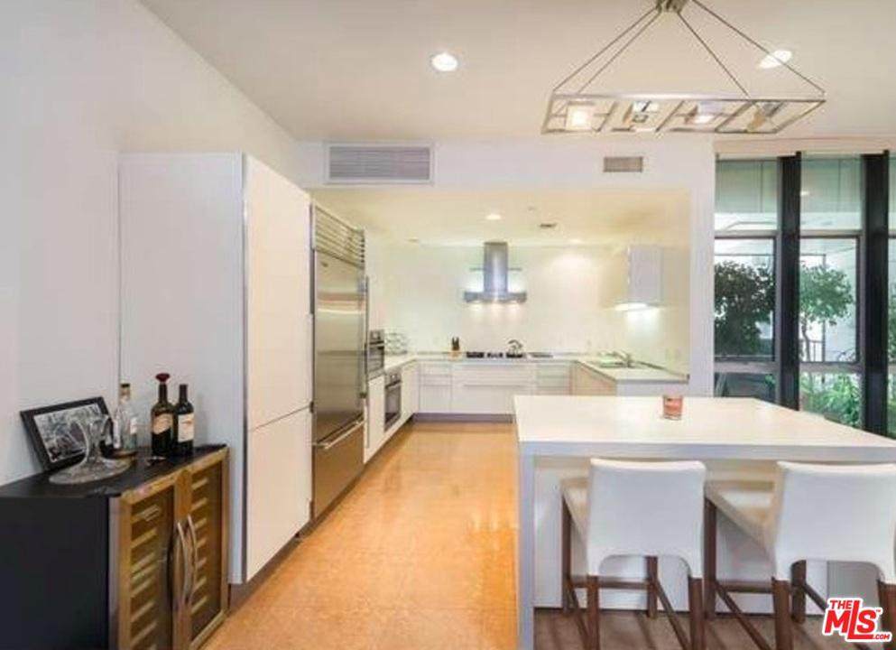 825 Kings Road - Photo 1
