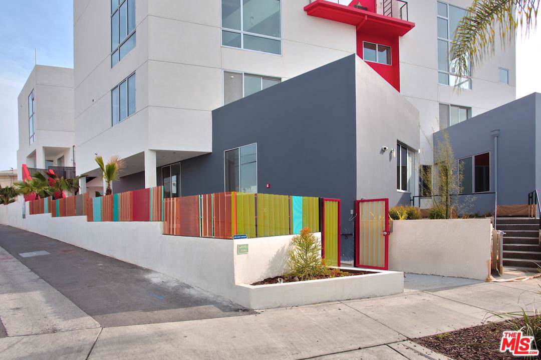 616 N Croft Ave - Photo 1