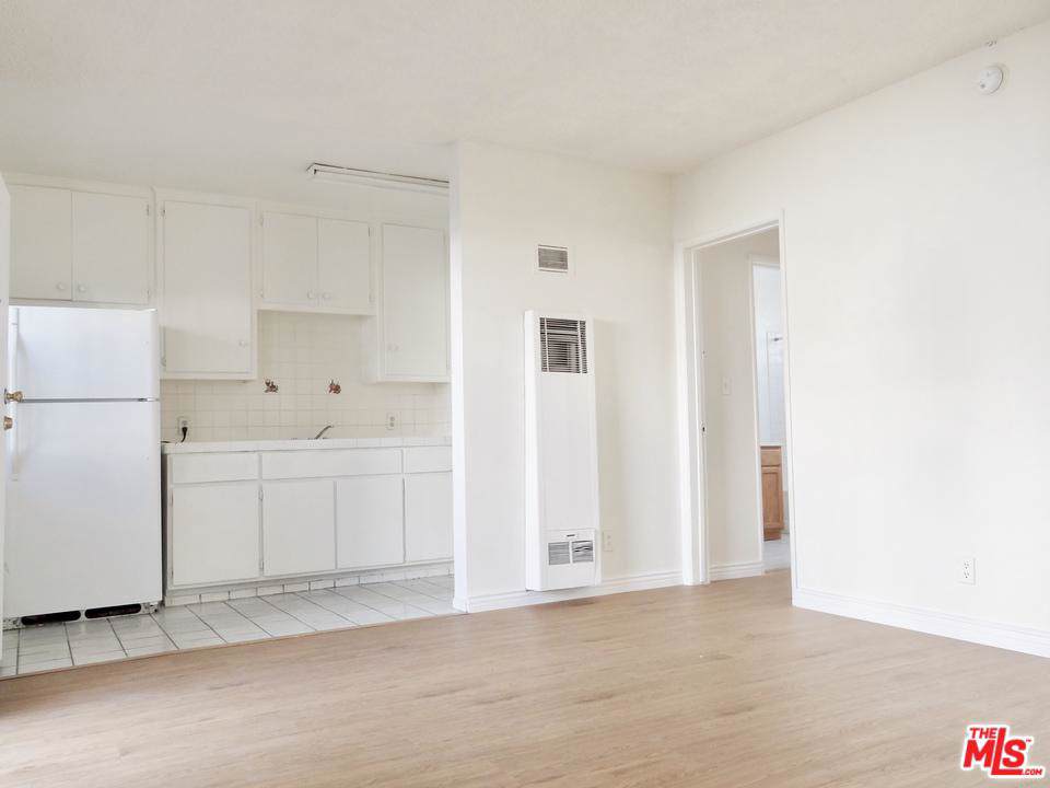 322 Edgeware Road - Photo 1