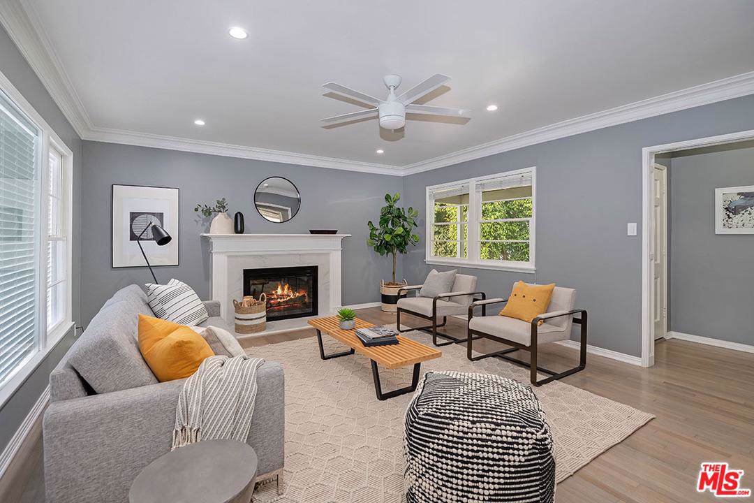 852 11TH Street - Photo 1