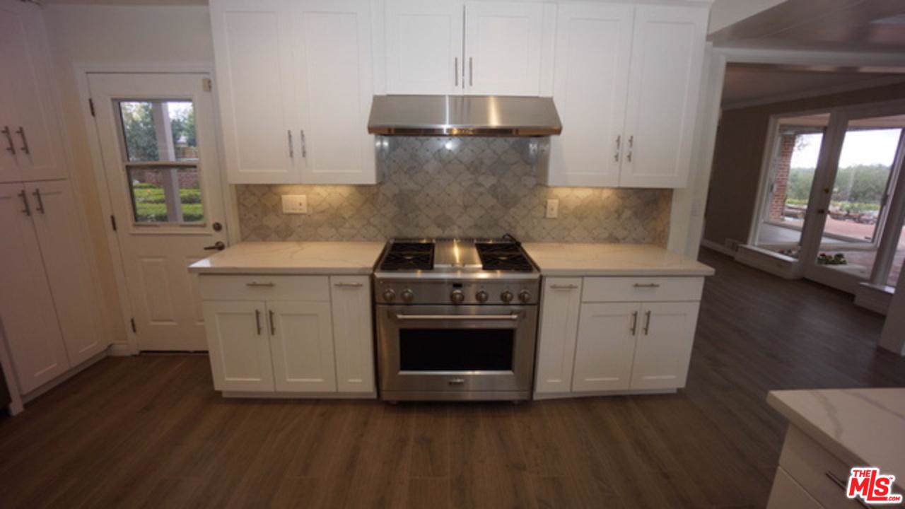 555 Rockingham Avenue - Photo 1