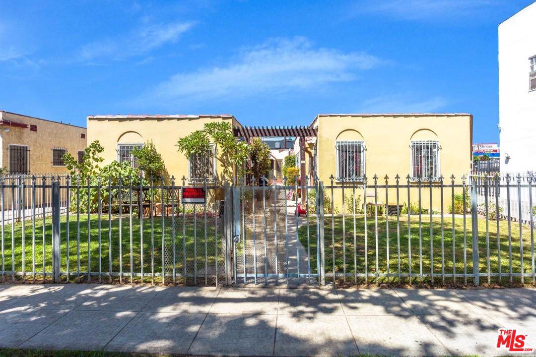 2615 Bronson Ave - Photo 1