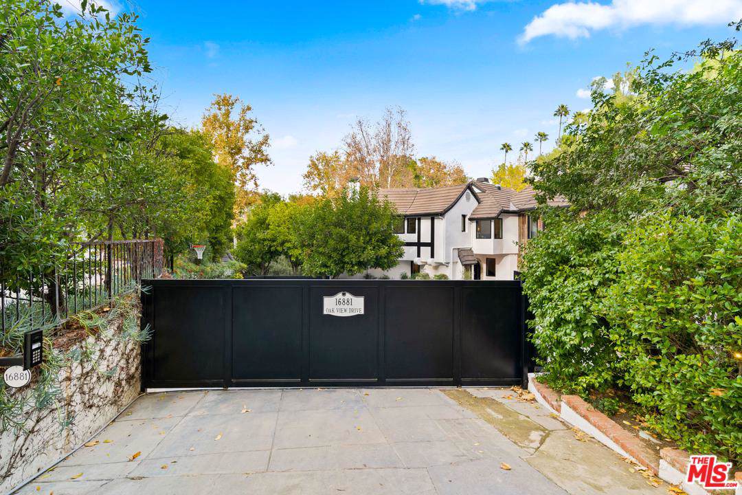 16881 Oak View Drive - Photo 1