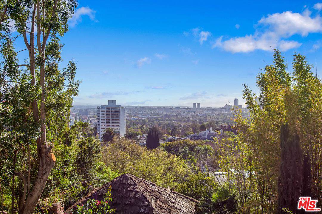 9060 St Ives Drive - Photo 1