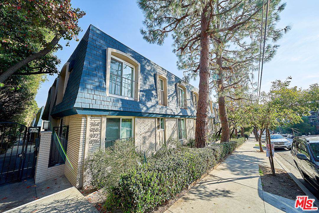 968 Larrabee Street - Photo 1
