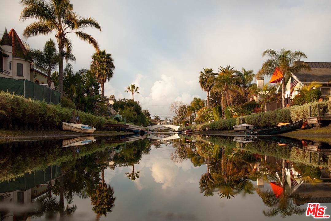 306 Venice Blvd - Photo 1