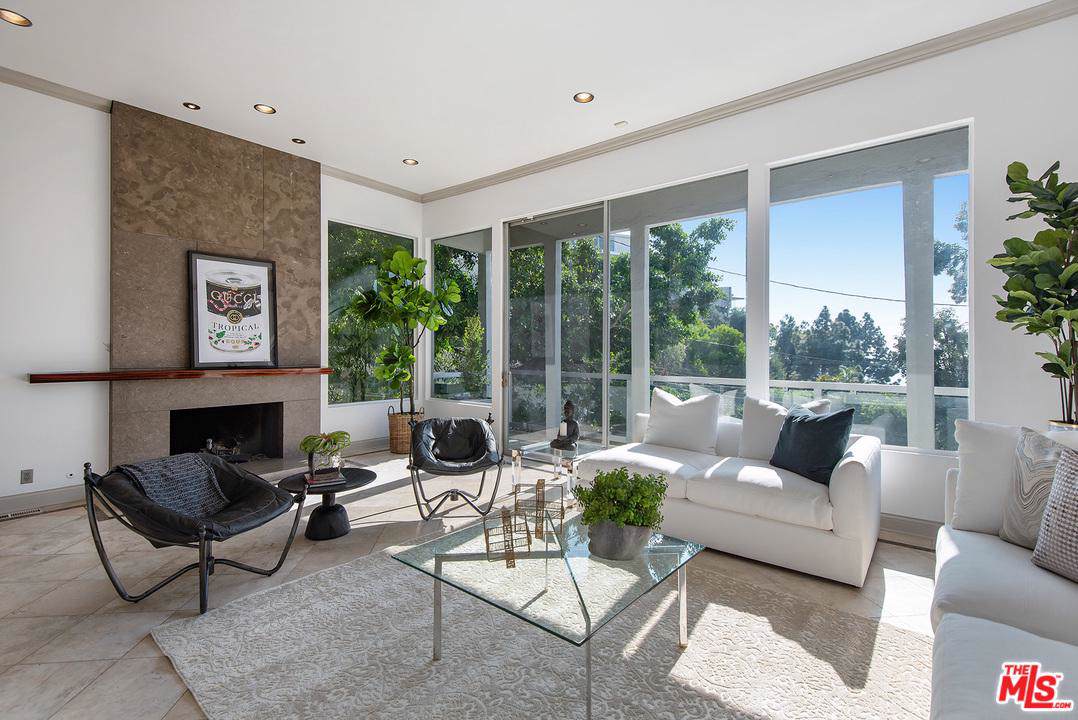 8715 Sunset Plaza Terrace - Photo 1